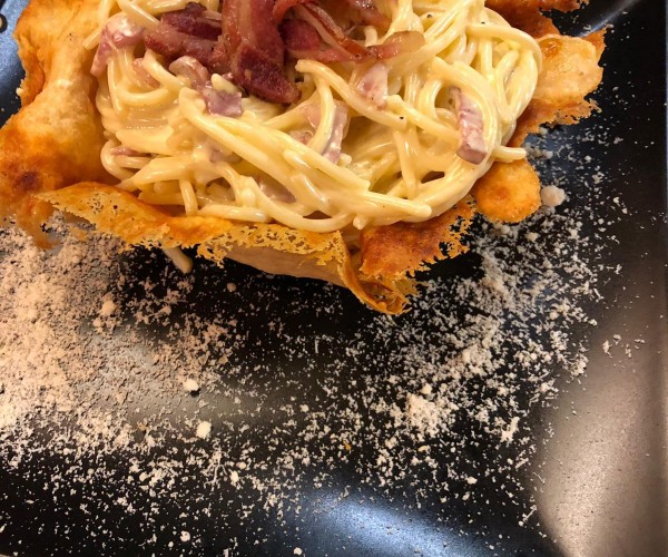 Cliquez pour agrandir Assiette de spaghetti à la carbonara proposée par Tonino